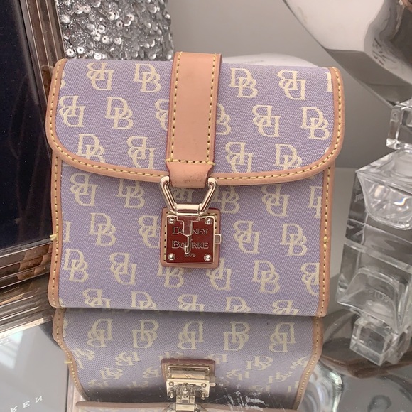 Dooney & Bourke Handbags - DOONEY BOURKE LOGO WALLET